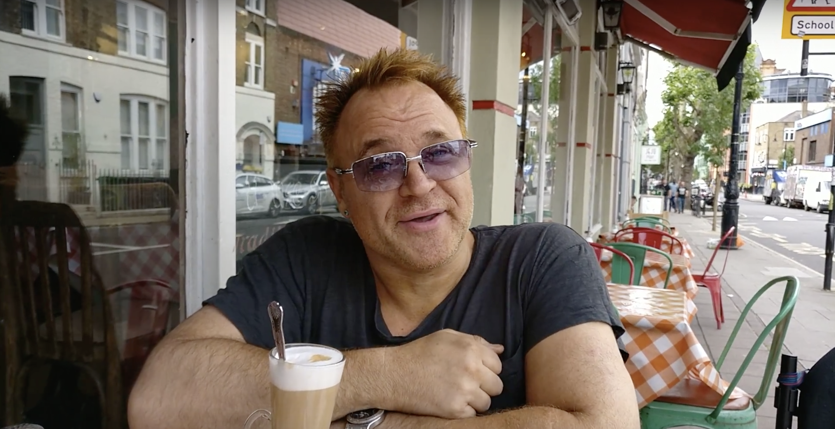 Mik Scarlet answering love lounge questions from a cafe